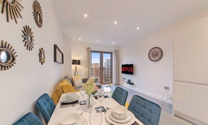 St Albans Condo | Discover Comfort with King Bed & Free Wi-Fi for Stays