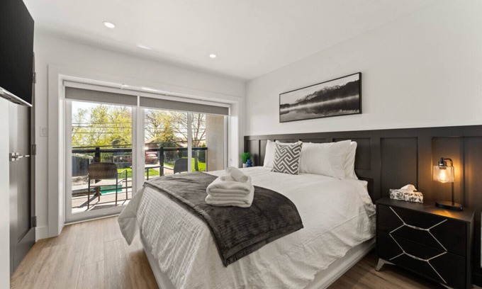 Leamington House | Inviting Lakeview Retreat with Pool and Spa Amenities