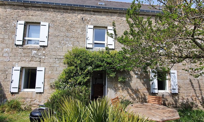 Etel House | Idyllic Farmhouse Retreat Near Etel with Pool & Ocean Views