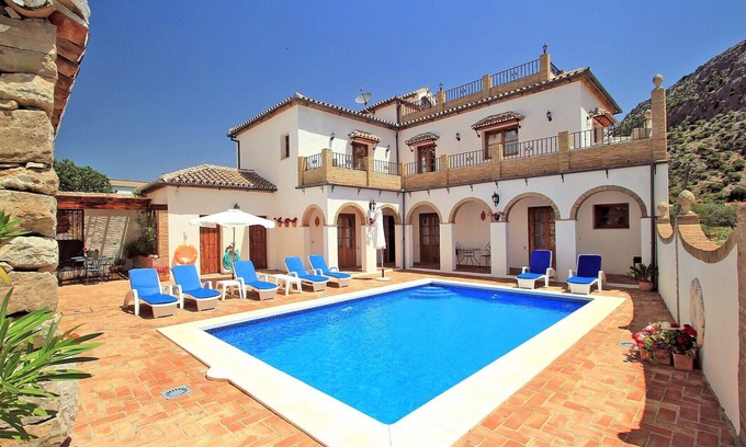 Montejaque Villa | Elegant Villa in Montejaque with Private Pool & Ocean View
