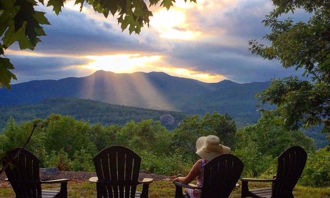 Madison House | Breathtaking Mountain Views and Poolside Relaxation Await!