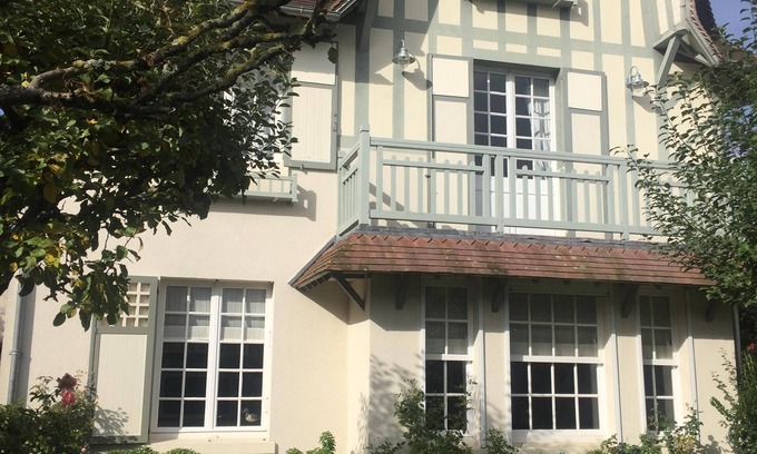 Deauville City Centre House | Prime Property with Ocean Views in Deauville - Guest Rated 10/10