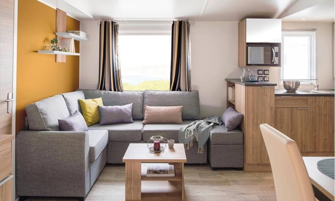Les Mathes House | Cozy 3-Bedroom MobilHome with Ocean View & Pool Access
