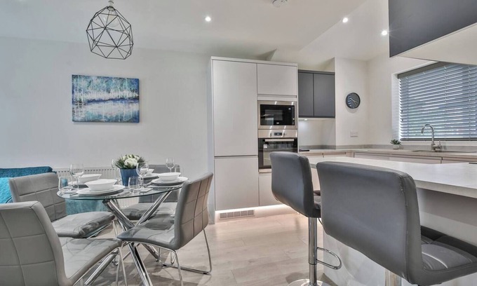 Sheffield House | Beautifully Renovated Home with Garden and Child-Friendly Amenities