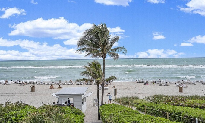 Sunny Isles Beach Hotel | Premier Beach Resort - Studio with City View & Spa Access