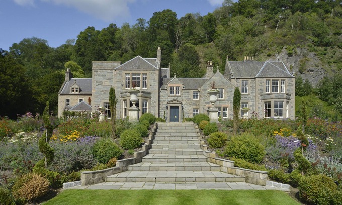 Murthly House | Idyllic Scottish Country House with Pool Near Dunkeld