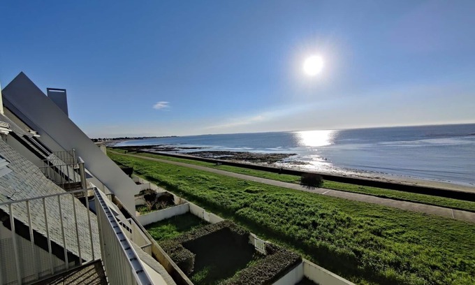 Damgan Apartment | Ocean View Apartment with Beach Access for Families