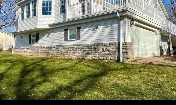 Nashport House | Magnificent Spacious House at Buckeye Lake