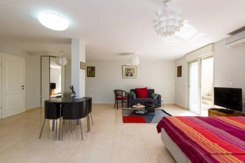 Zikhron Ya'aqov Apartment | Beautiful Studio Retreat in Zichron Yaakov with Sea View
