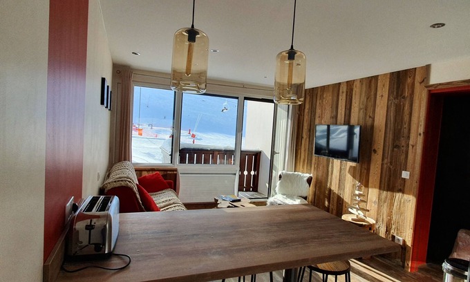 Val-Thorens Apartment | Spacious T2 with Kitchen, Pool Access & Free WiFi