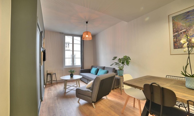 La Rochelle City Centre Apartment | Unforgettable T2 in City Center with Family-Friendly Amenities