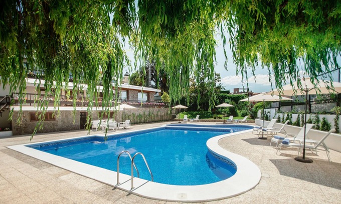 Gojar House | Elegant Renovated Villa in Scenic Granada with Private Pool