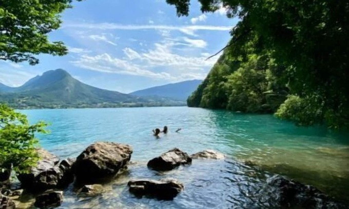 Verthier Villa | Serene Villa Retreat Amid Lake and Mountain Bliss