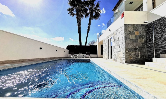Orihuela Costa Villa | Exceptional Villa in Orihuela Costa with Heated Pool