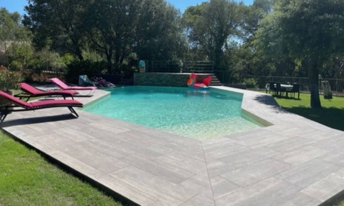 Uchaux Villa | Elegant Villa with Infinity Pool & Spa - Rated 10/10