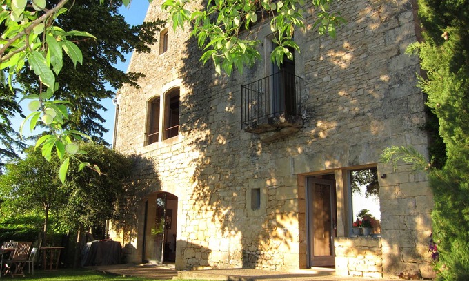 Cenac-et-Saint-Julien House | Explore a Historic 16th Century Manor with Pool & Jacuzzi