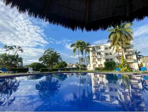 Manzanillo Apartment | Ideal Oceanfront Retreat with Pool & 9.6/10 Guest Rating