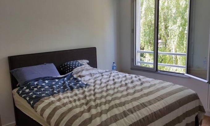 Meudon Apartment | Tranquil 2-Bedroom Retreat Near RER C for Families
