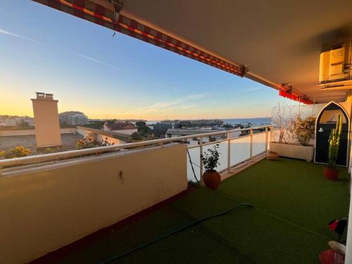 Juan-les-Pins Apartment | Elegant 2P with Sea View, Terrace & Child-Friendly Amenities