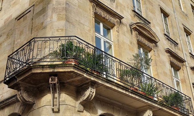 Hotel de Ville - Quinconces Apartment | Elegant Apartment in Historic Bordeaux Center with Kitchen