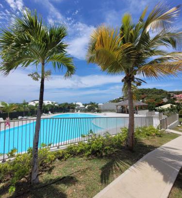 Cul de Sac Apartment | Beautiful Apartment Steps from the Sea with Pool Access