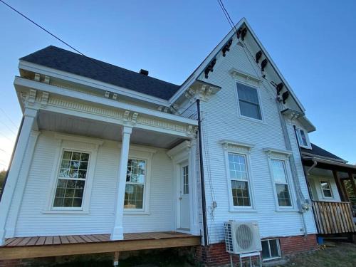 Stanstead Township Apartment | Renovated Centenarian Retreat with Arcade & Family Friendly Amenities