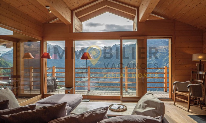 St. Luc Ski Chalet | Magnifique chalet idéalement situé juste au-dessus du centre du village, vue panoramique sur les toi