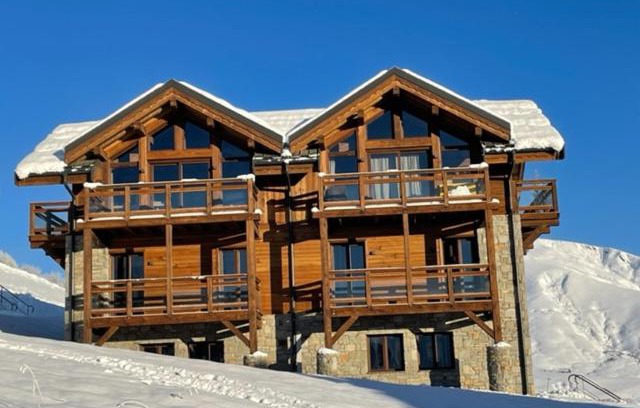 La Toussuire Apartment | Enchanting Chalet on the Slopes: A Family-Friendly Retreat
