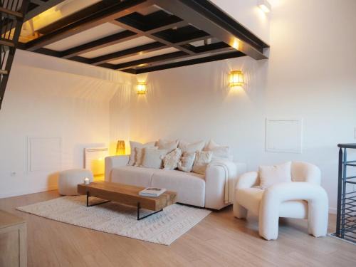 Centre Ville Apartment | Charming Magnifique Cocon: Family-Friendly with Hot Tub