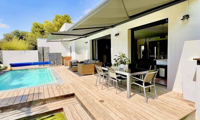 Saint-Jean-de-Vedas Villa | Elegant Villa with Pool, Ocean Views, and Family-Friendly Amenities