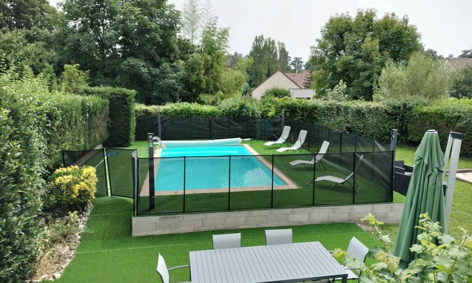 Rully Cottage | Magnifique Maison 8/10 Personnes à Rully. Piscine Privée. Terrain de Boule