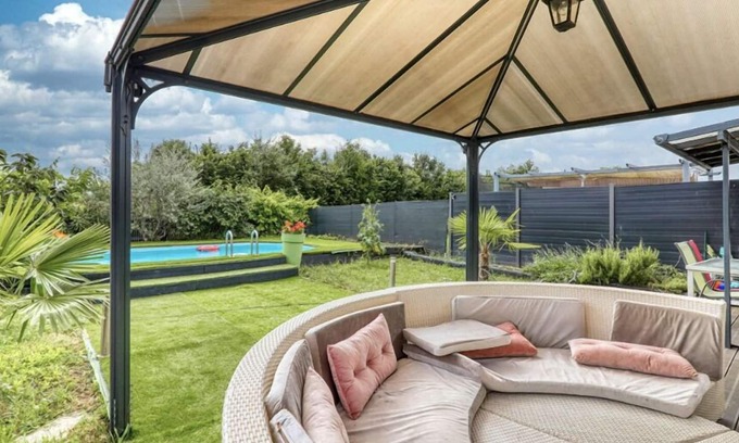 Cebazat House | Elegant Maison with Pool and Hot Tub for Family Fun