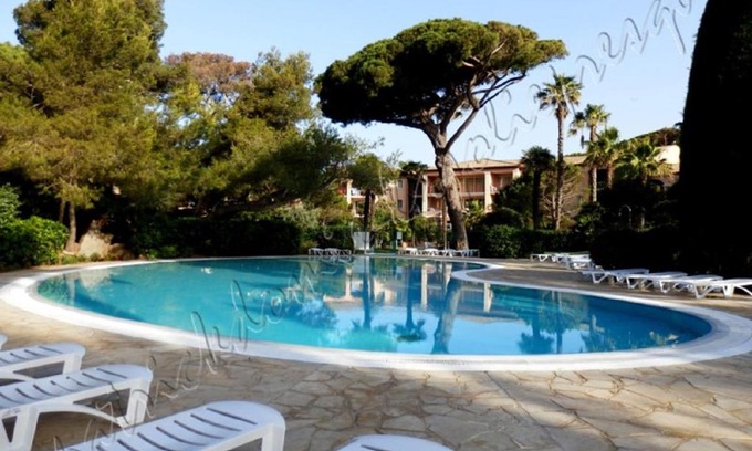 Giens Apartment | Elegant Parc de la Presqu'île with Pool & Private Beach