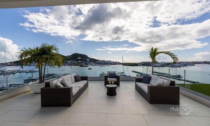 Cole Bay Apartment | Top-Rated Penthouse with Spa & Breakfast at Las Brisas