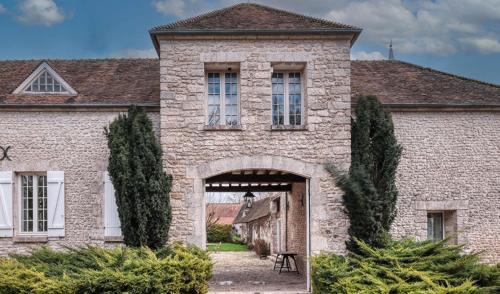 Sceaux-du-Gatinais House | Exquisite Stone Property with Pool & Perfect 10 Rating