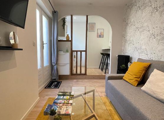 Provins Apartment | Cozy Studio with Terrace in Heart of the City