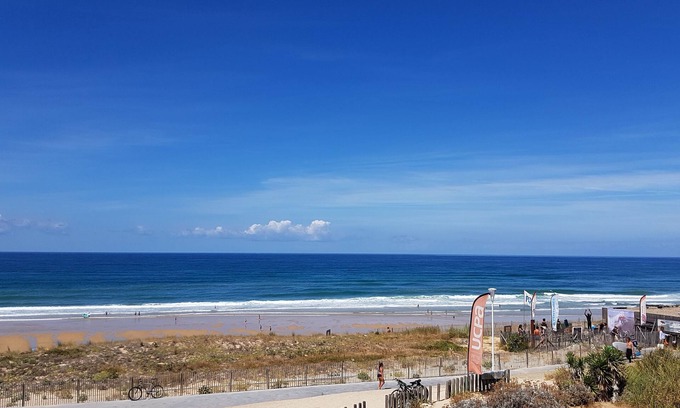 Lacanau-Ocean Apartment | Beautiful Studio with Terrace Steps from the Beach
