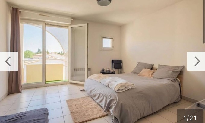 La Martelle Apartment | Serene Studio Retreat: Child-Friendly Comfort Awaits