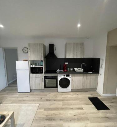 Le Teil Apartment | Beautifully Renovated T2 - Pet & Child Friendly Stay