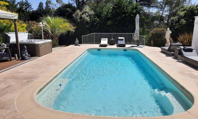 Le Thoronet Apartment | Beautiful T2 with Pool and Spa at Magnifique au Thoronet