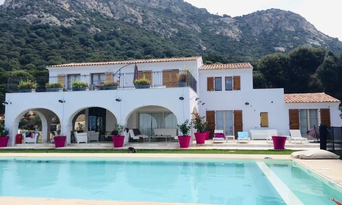 Lumio Villa | Elegant Villa with Pool and Breathtaking Ocean Views