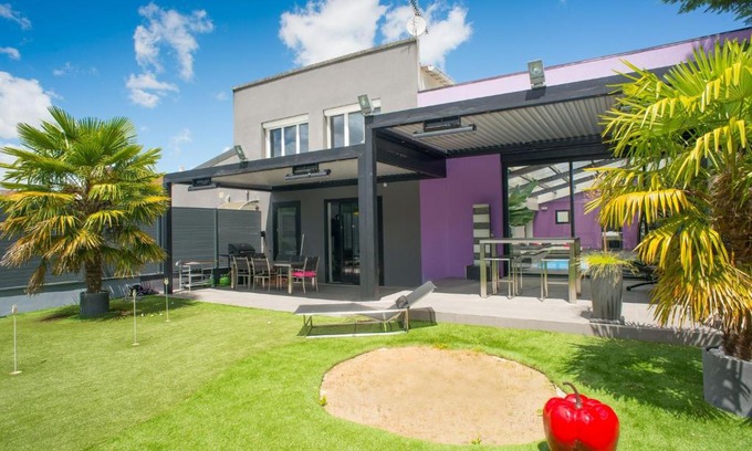 Pringy Villa | Elegant Loft Villa with Hot Tub in Pringy - 4-Star Retreat