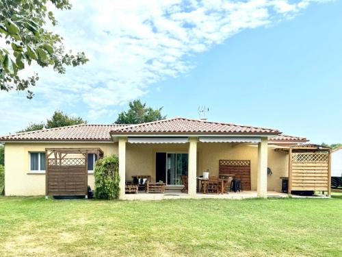 Dieupentale Villa | Outstanding Villa with Hot Tub & Child-Friendly Amenities