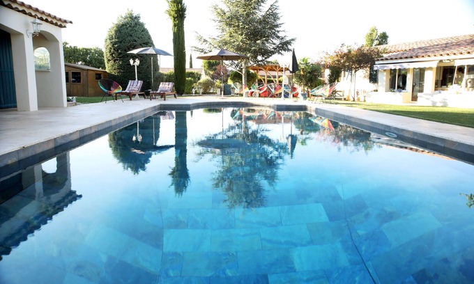 Nans-les-Pins House | Elegant Villa with Pool & Jacuzzi for Family Getaways