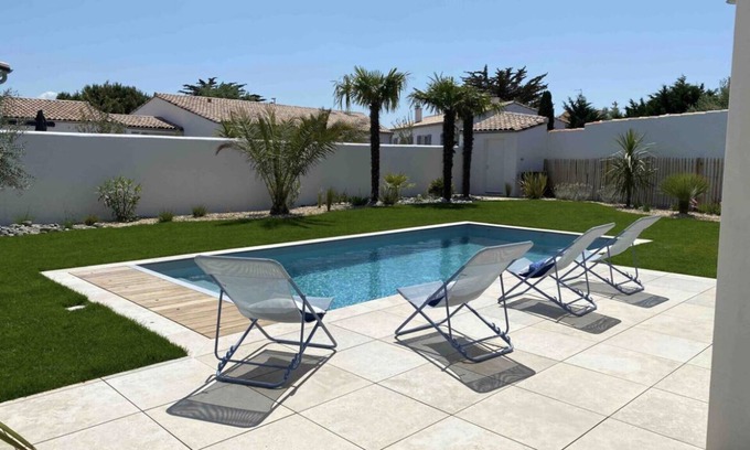 Rivedoux-Plage Villa | Beautiful Villa Steps from the Beach with Pool and Spa