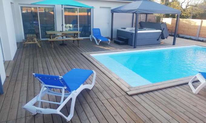 Biganos Villa | Relaxing Villa on Bassin d'Arcachon with Hot Tub & Pool