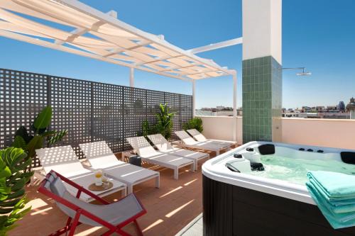 San Gil Apartment | Cozy Magno Apartments San Gil with Shared Jacuzzi Oasis