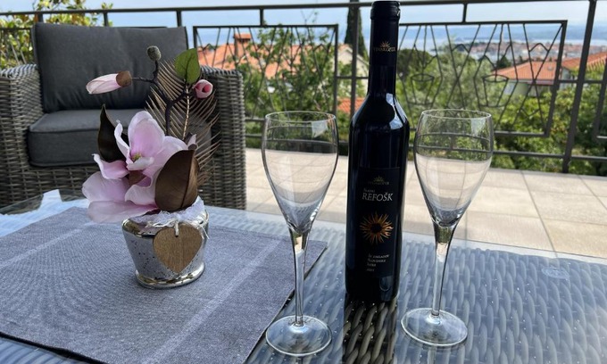 Izola Apartment | Magnolia Apartments: Family-Friendly Retreat, Rated 9.9/10