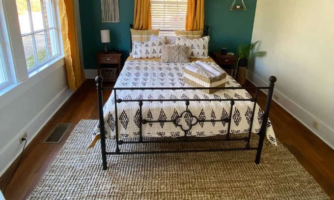 Columbus Apartment | Magnolia Bohemian Manor - Newly Renovated