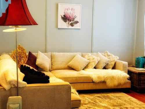 Healesville House | Beautiful Magnolia Cottage: Family-Friendly with Kitchen
